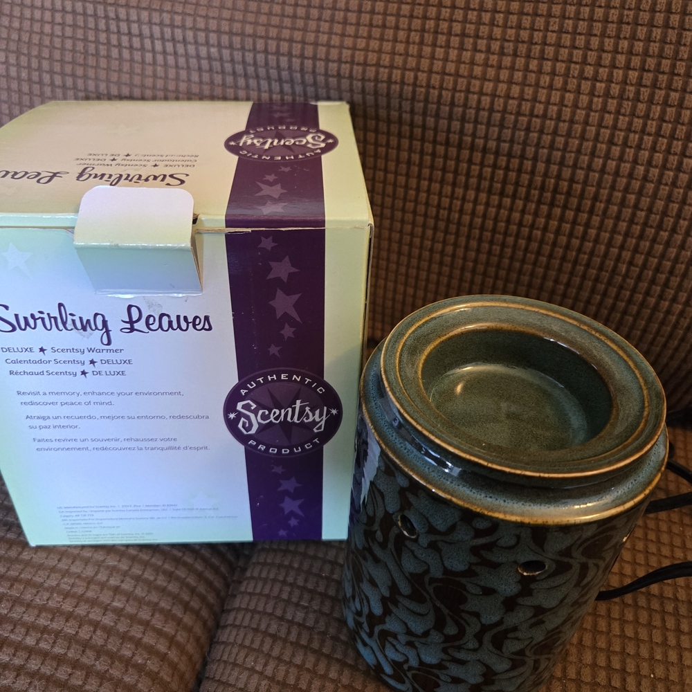 Scentsy Blue and Black Leaf Pattern Warmer